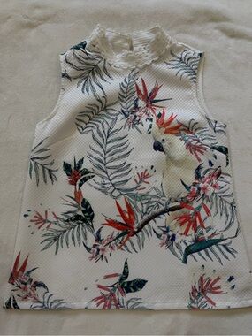 White Tropical Parrot Print Lace Neck Tank